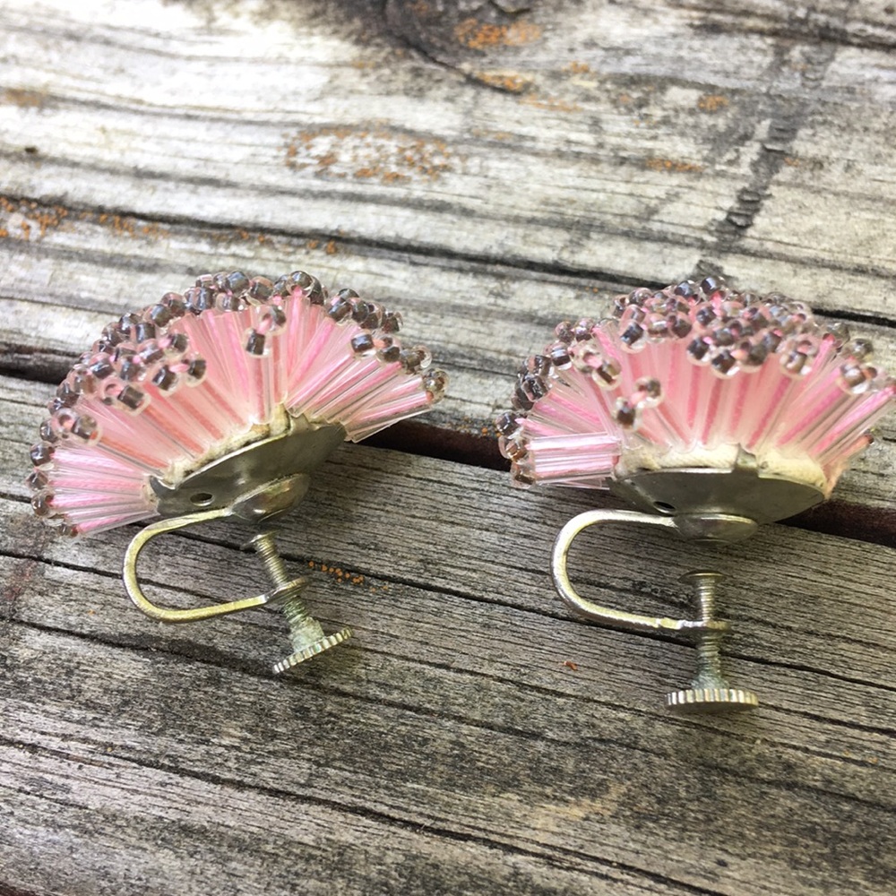 Vintage beaded screw-back earrings - Picture 2 of 6
